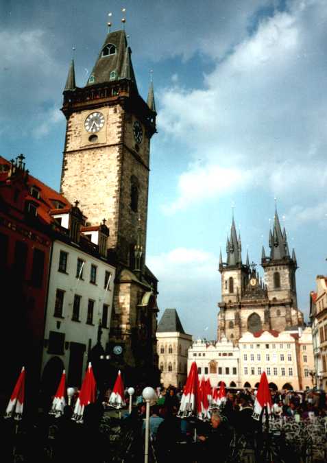 Altstdter Rathaus und Teinskirche