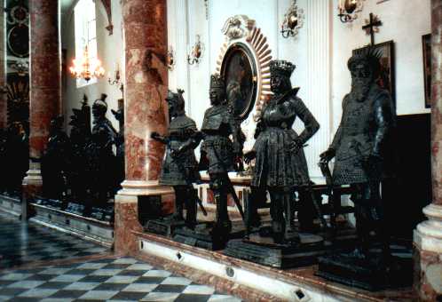 Statuen
