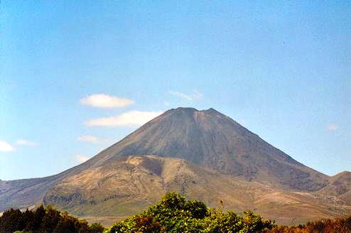 Vulkan Mt. Ngauruhoe (2.291 m)