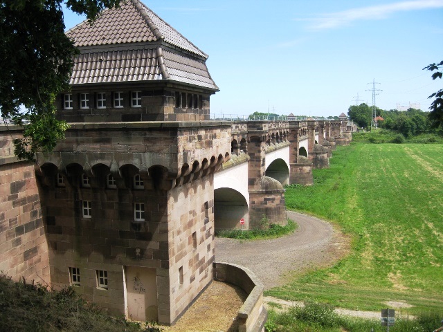 Wasserstraenkreuz