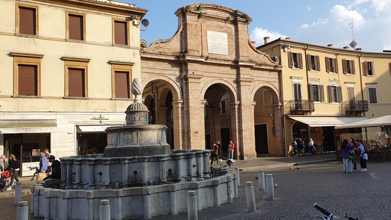 Fontana della Pigna